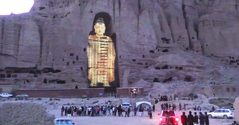 Dupa Ce Au fost Distruse De Talibani 2 Statui Uriase Ale Lui Buddha Au Fost Reinviate 3D (1)