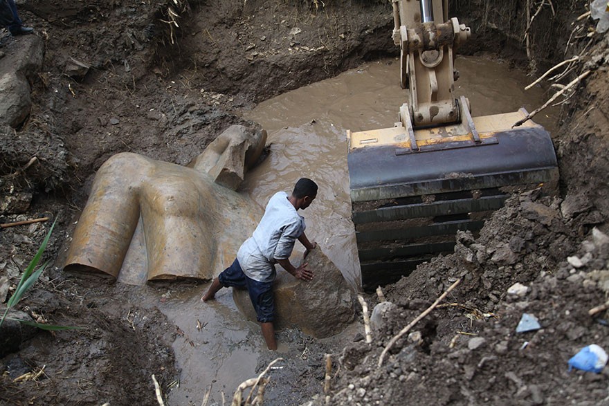 O Statuie Veche De 3000 De Ani Reprezentand Pe Ramses Al II-lea Descoperita In Egipt